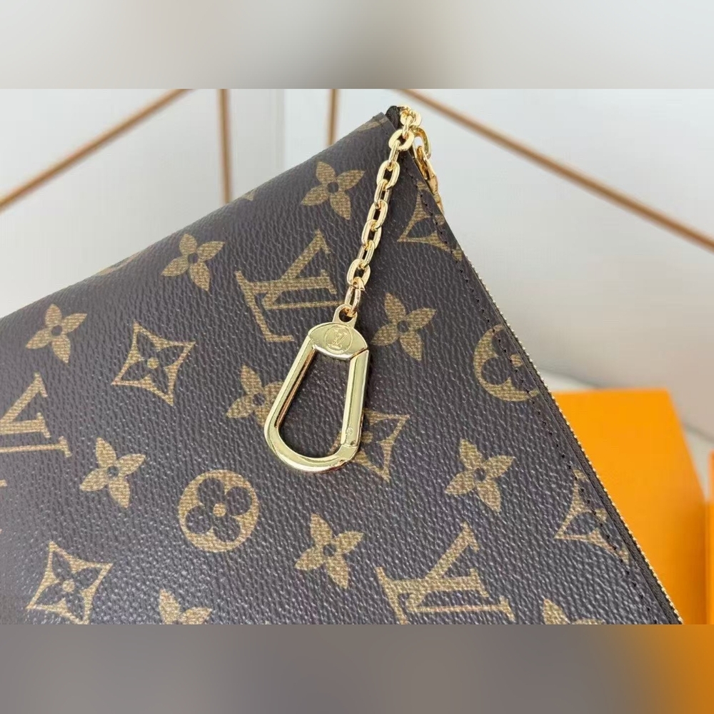 Louis Vuitton Key Pouch M - Picture 7 of 8